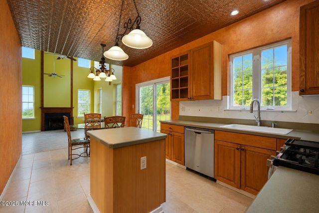 26 Summerhill Avenue, Jackson, NJ 08527