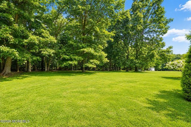 26 Summerhill Avenue, Jackson, NJ 08527