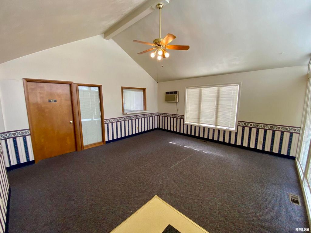 Image 4 of property listing at 205 N DAVIS Avenue, Centralia, IL 62801