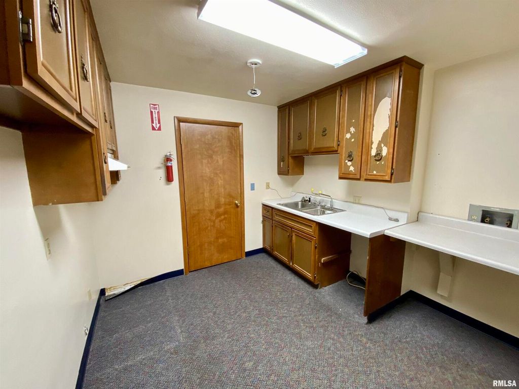 Image 6 of property listing at 205 N DAVIS Avenue, Centralia, IL 62801