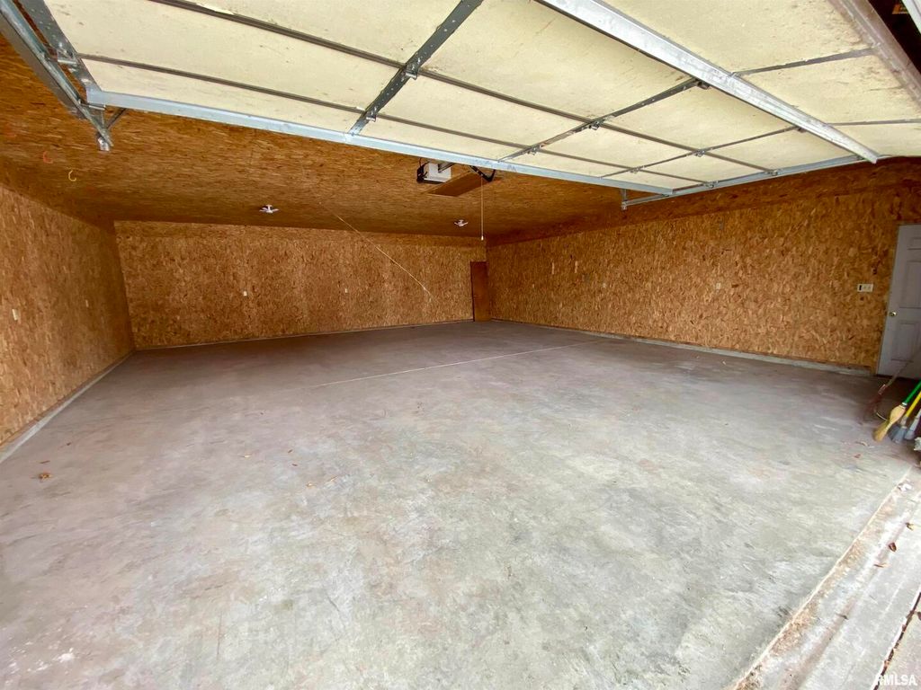 Image 9 of property listing at 205 N DAVIS Avenue, Centralia, IL 62801