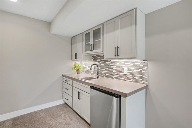 9592 Bluff Lake Street, Zeeland, MI 49464