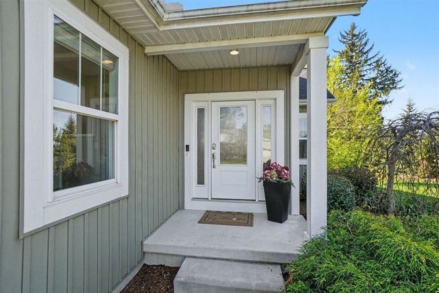 9592 Bluff Lake Street, Zeeland, MI 49464