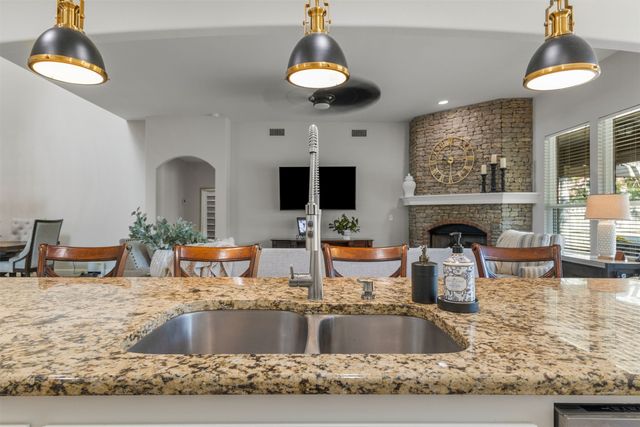 1612 E Phoenix Street, Broken Arrow, OK 74011