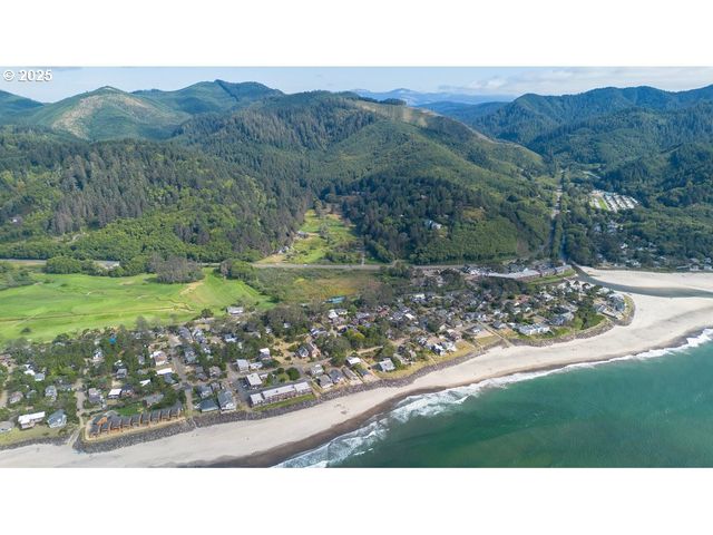 6600 Schoolhouse Rd, Neskowin, OR 97149