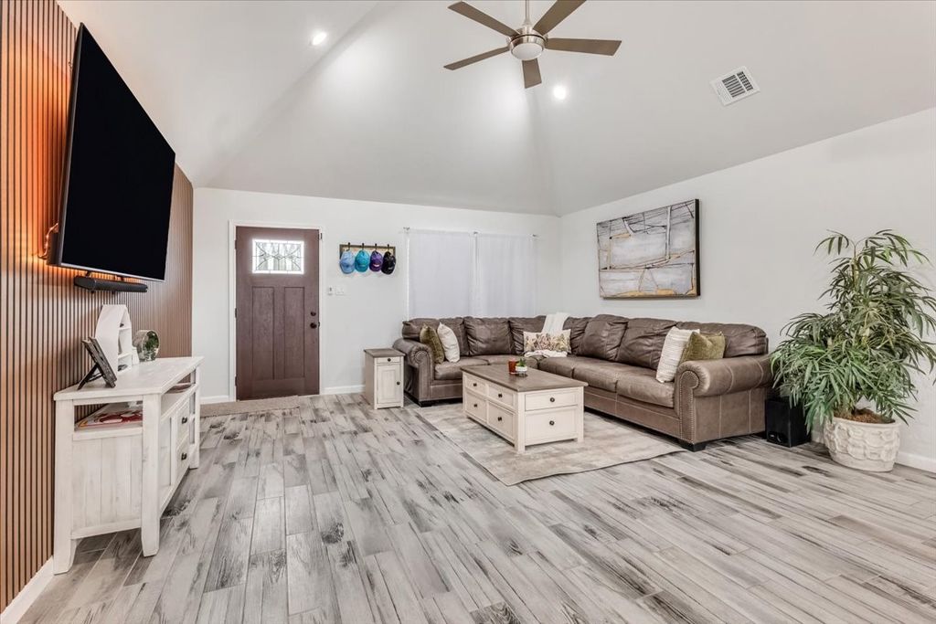 2412 Christine Drive, Granbury, TX 76048 — photo 4