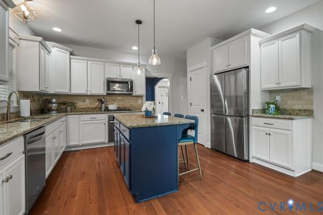 3718 Wivenhall Dr, Midlothian, VA 23112