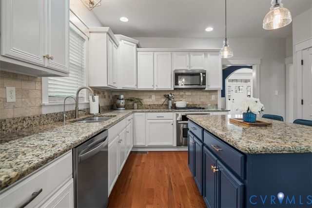 3718 Wivenhall Dr, Midlothian, VA 23112