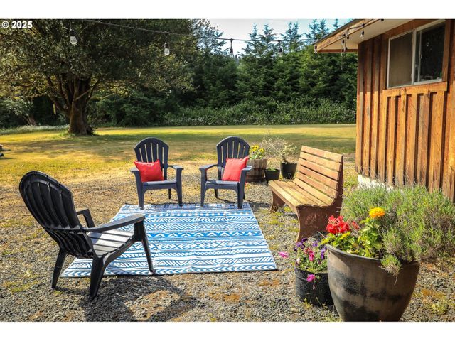53856 BIG CREEK Rd, Myrtle Point, OR 97458