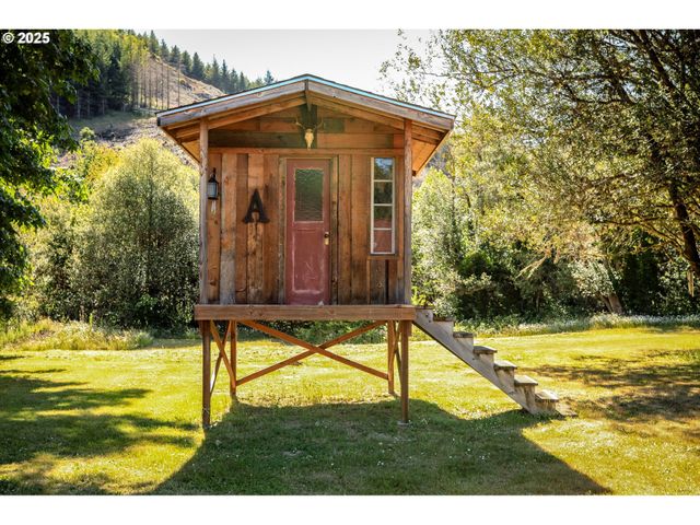 53856 BIG CREEK Rd, Myrtle Point, OR 97458