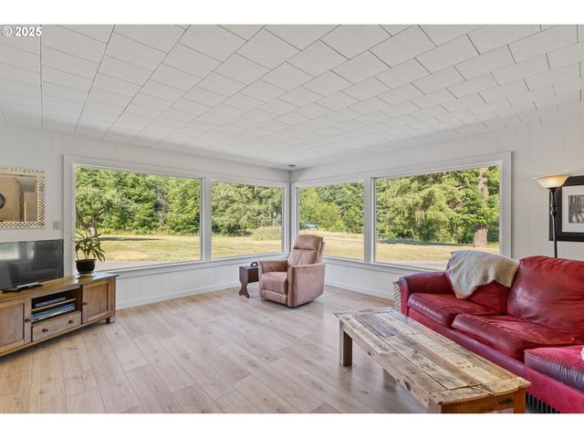 53856 BIG CREEK Rd, Myrtle Point, OR 97458