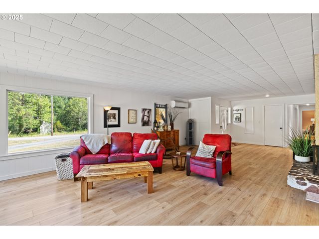 53856 BIG CREEK Rd, Myrtle Point, OR 97458