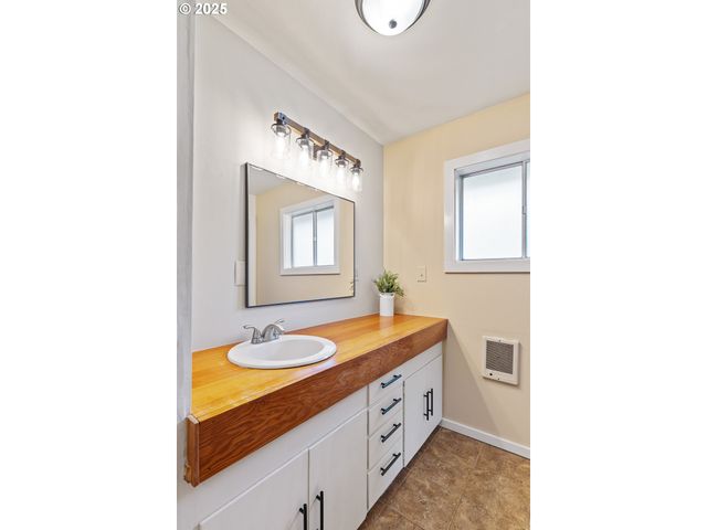 53856 BIG CREEK Rd, Myrtle Point, OR 97458