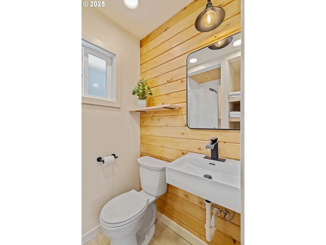 53856 BIG CREEK Rd, Myrtle Point, OR 97458