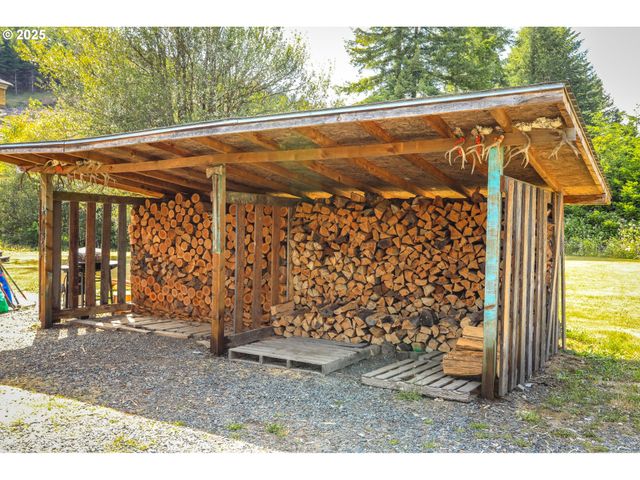 53856 BIG CREEK Rd, Myrtle Point, OR 97458