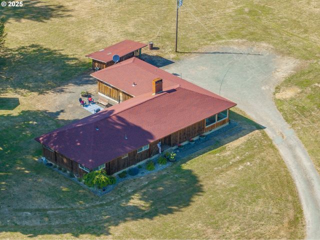 53856 BIG CREEK Rd, Myrtle Point, OR 97458