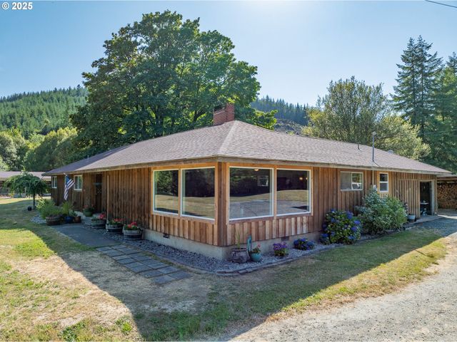53856 BIG CREEK Rd, Myrtle Point, OR 97458