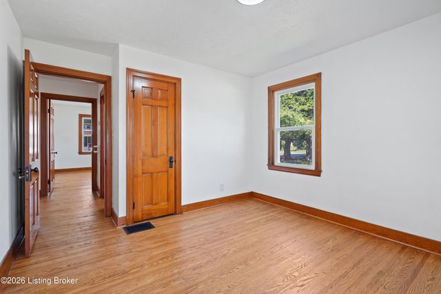1719 Nobel Pl, Louisville, KY 40216