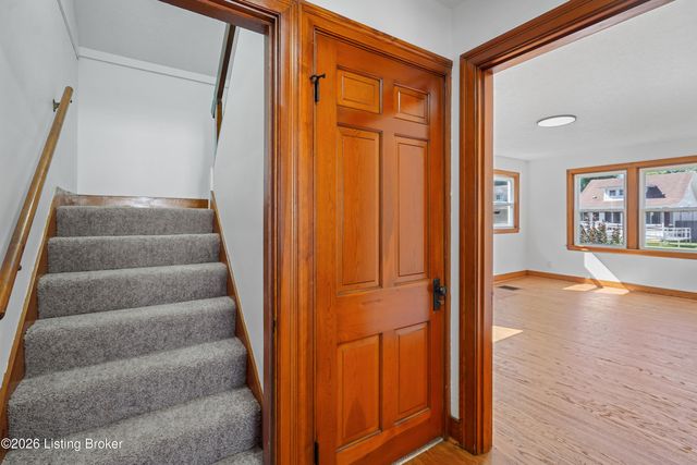 1719 Nobel Pl, Louisville, KY 40216