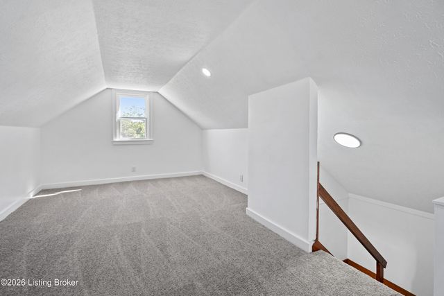 1719 Nobel Pl, Louisville, KY 40216