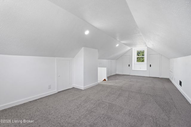 1719 Nobel Pl, Louisville, KY 40216