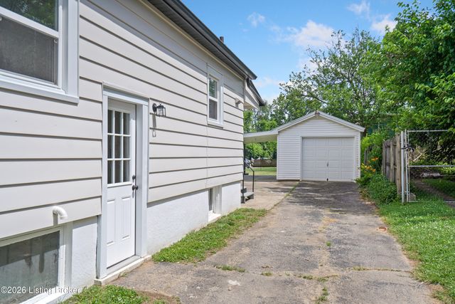 1719 Nobel Pl, Louisville, KY 40216