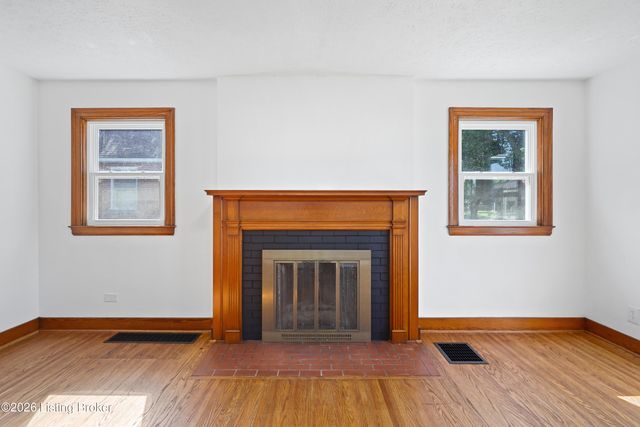 1719 Nobel Pl, Louisville, KY 40216