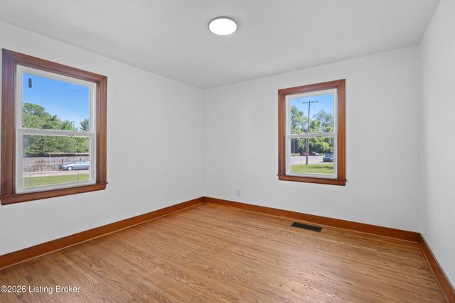 1719 Nobel Pl, Louisville, KY 40216