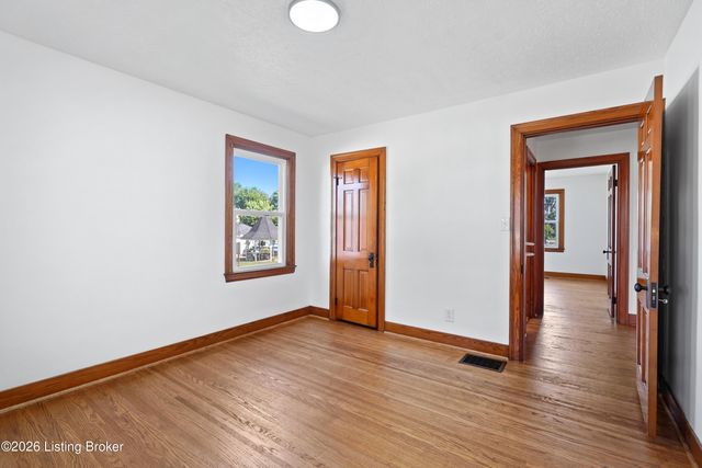 1719 Nobel Pl, Louisville, KY 40216
