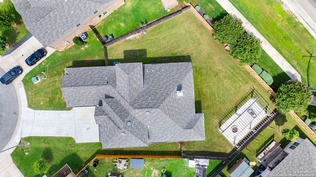 1705 fall, New Braunfels, TX 78130