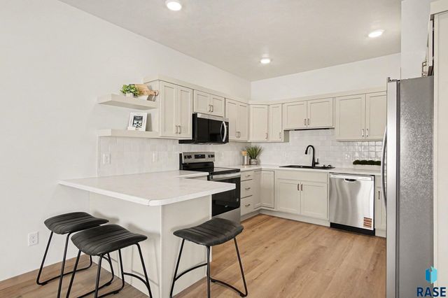 3611 S Broek Dr Drive, Sioux Falls, SD 57106