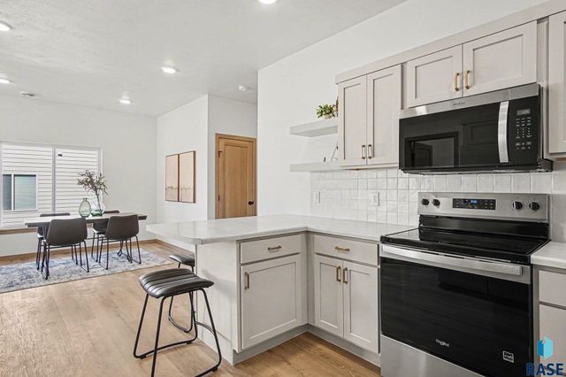 3611 S Broek Dr Drive, Sioux Falls, SD 57106