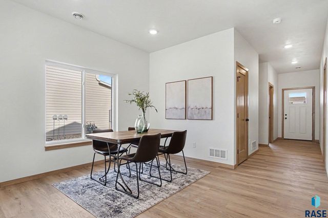 3611 S Broek Dr Drive, Sioux Falls, SD 57106