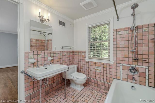 130 Merriweather Road, Grosse Pointe Farms, MI 48236