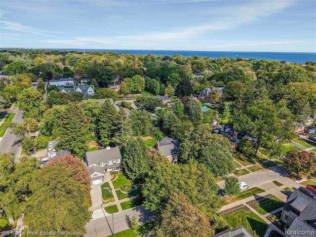 130 Merriweather Road, Grosse Pointe Farms, MI 48236