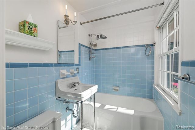 130 Merriweather Road, Grosse Pointe Farms, MI 48236