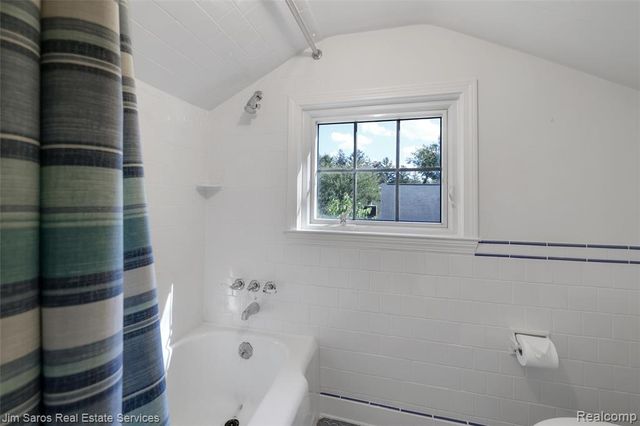 130 Merriweather Road, Grosse Pointe Farms, MI 48236