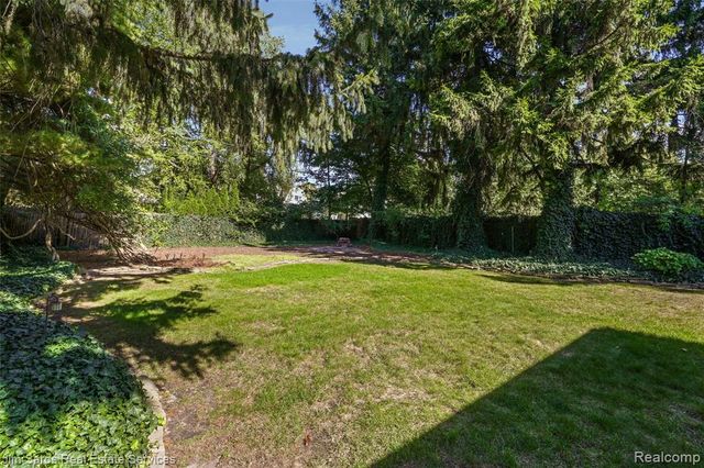 130 Merriweather Road, Grosse Pointe Farms, MI 48236