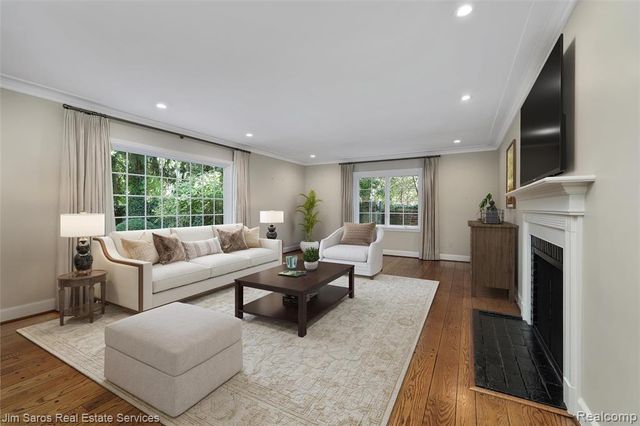 130 Merriweather Road, Grosse Pointe Farms, MI 48236