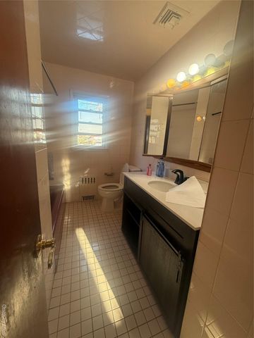 896 School Drive, North Baldwin, NY 11510