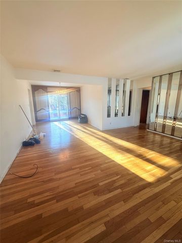 896 School Drive, North Baldwin, NY 11510