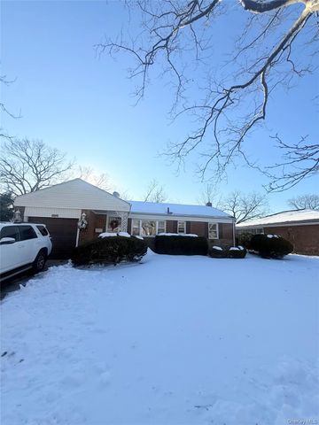 896 School Drive, North Baldwin, NY 11510