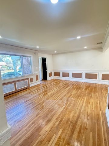 896 School Drive, North Baldwin, NY 11510