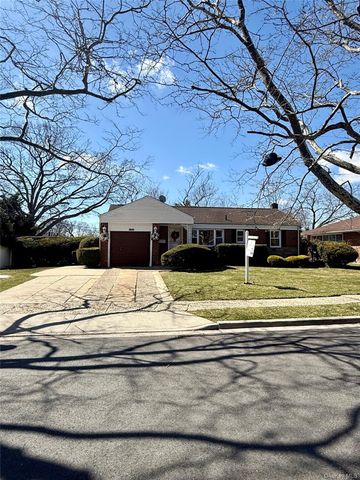 896 School Drive, North Baldwin, NY 11510