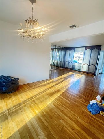 896 School Drive, North Baldwin, NY 11510