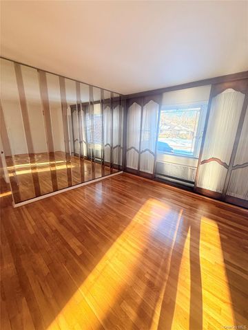 896 School Drive, North Baldwin, NY 11510