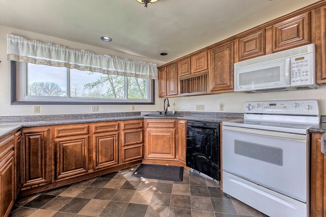 140 Keck Lane, Ruffs Dale, PA 15679