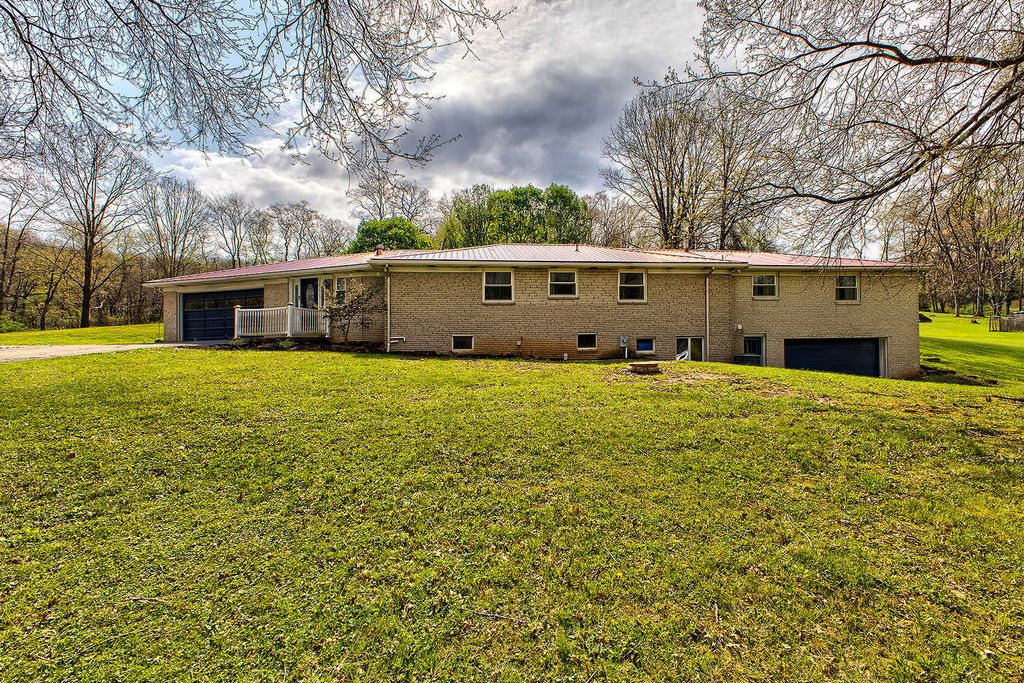 140 Keck Lane, Ruffs Dale, PA 15679