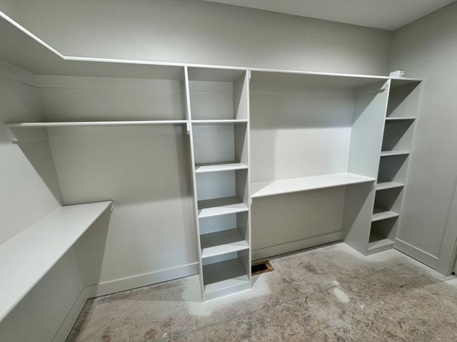 16408 N Valley Drive, Urbandale, IA 50323