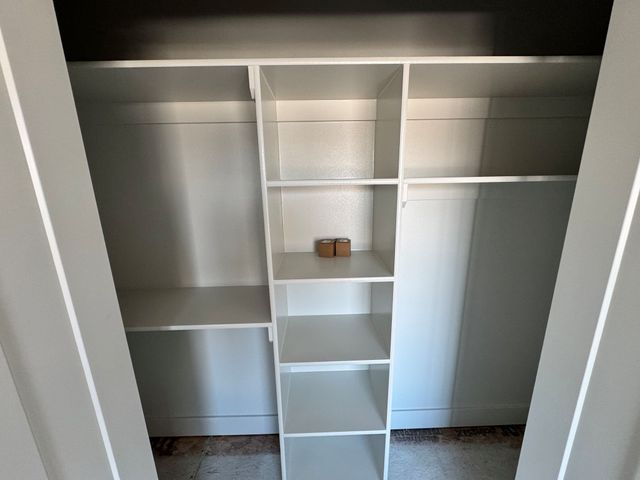 16408 N Valley Drive, Urbandale, IA 50323